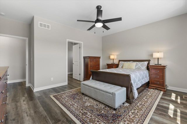 8929 Creekside CIRCLE, Pleasant Prairie, WI 53158