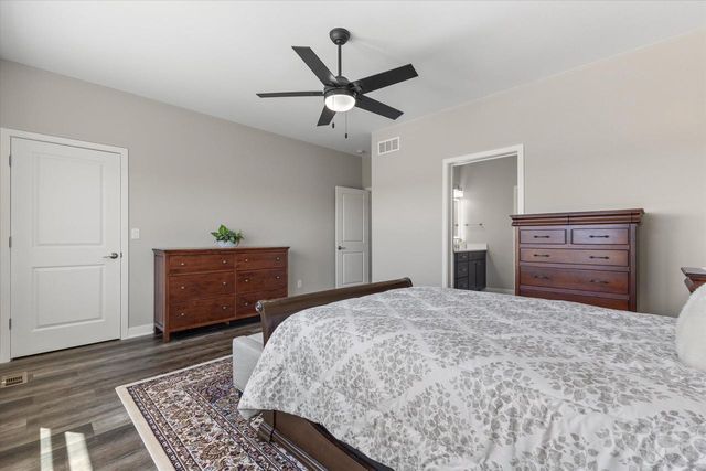 8929 Creekside CIRCLE, Pleasant Prairie, WI 53158