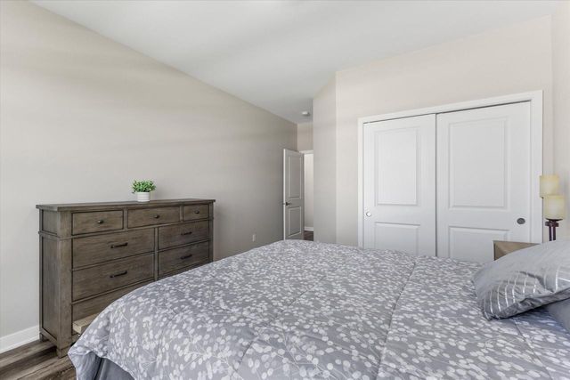 8929 Creekside CIRCLE, Pleasant Prairie, WI 53158