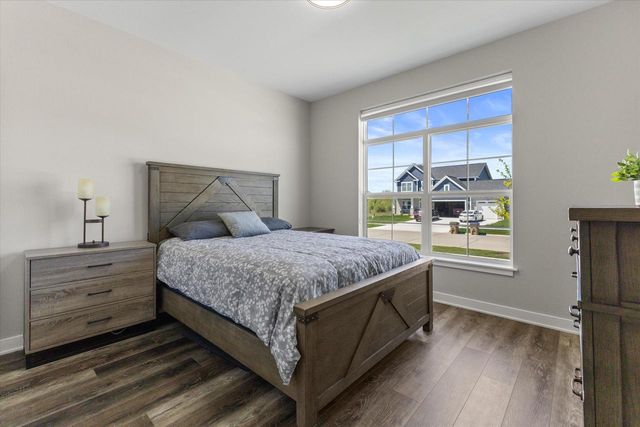 8929 Creekside CIRCLE, Pleasant Prairie, WI 53158
