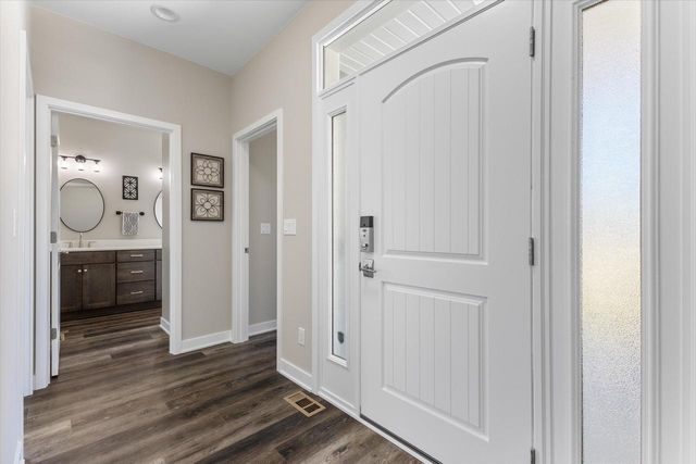 8929 Creekside CIRCLE, Pleasant Prairie, WI 53158