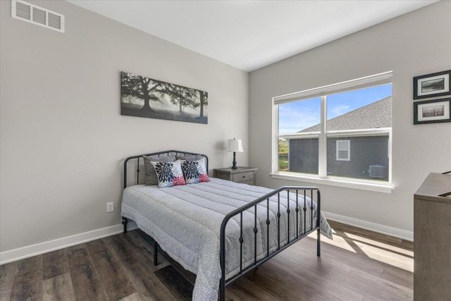 8929 Creekside CIRCLE, Pleasant Prairie, WI 53158