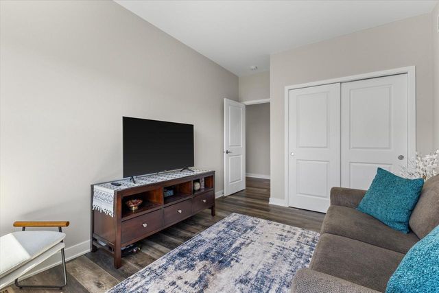 8929 Creekside CIRCLE, Pleasant Prairie, WI 53158