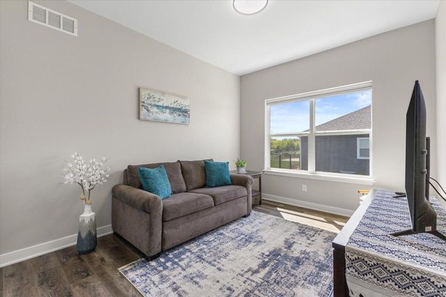 8929 Creekside CIRCLE, Pleasant Prairie, WI 53158