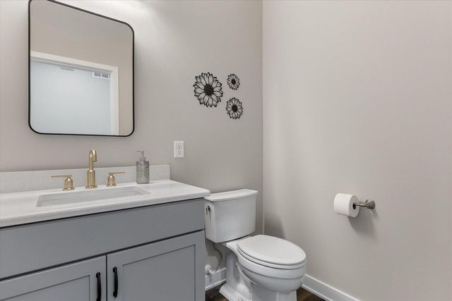 8929 Creekside CIRCLE, Pleasant Prairie, WI 53158