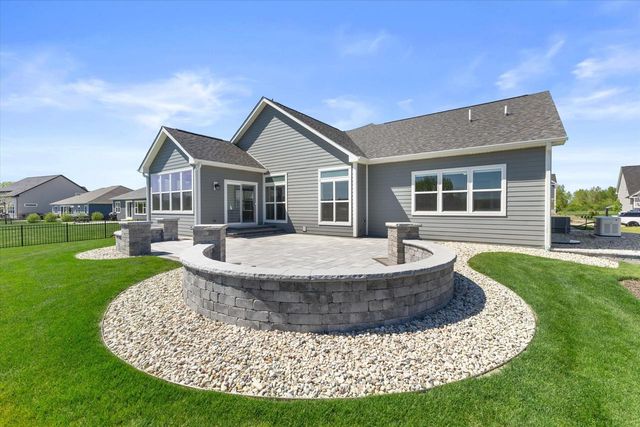 8929 Creekside CIRCLE, Pleasant Prairie, WI 53158