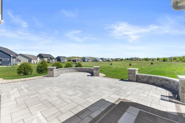 8929 Creekside CIRCLE, Pleasant Prairie, WI 53158