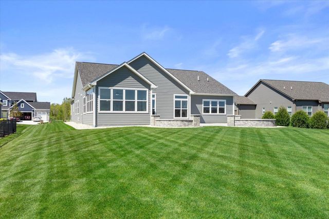 8929 Creekside CIRCLE, Pleasant Prairie, WI 53158