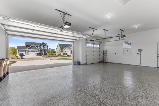 8929 Creekside CIRCLE, Pleasant Prairie, WI 53158