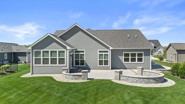8929 Creekside CIRCLE, Pleasant Prairie, WI 53158