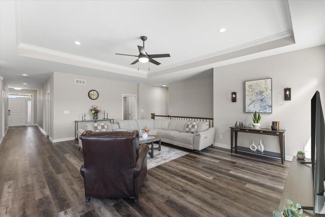8929 Creekside CIRCLE, Pleasant Prairie, WI 53158