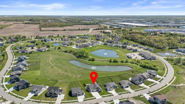 8929 Creekside CIRCLE, Pleasant Prairie, WI 53158