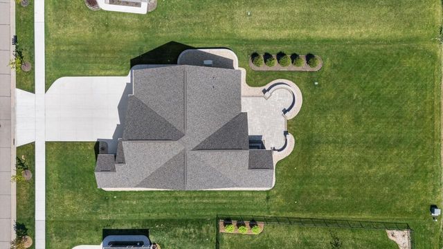 8929 Creekside CIRCLE, Pleasant Prairie, WI 53158