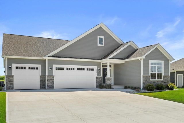 8929 Creekside CIRCLE, Pleasant Prairie, WI 53158
