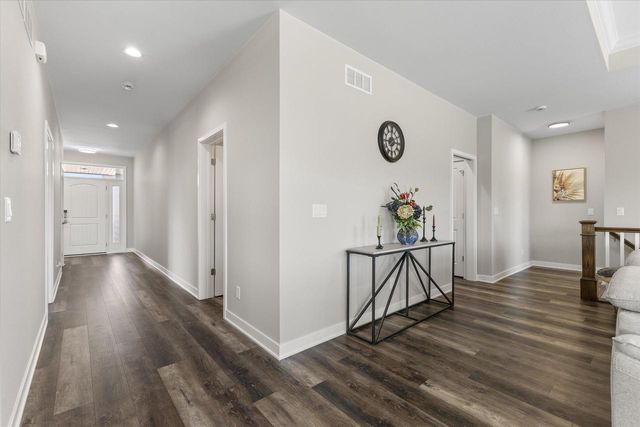 8929 Creekside CIRCLE, Pleasant Prairie, WI 53158