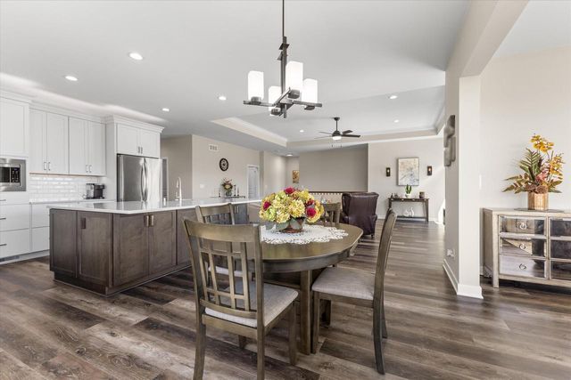 8929 Creekside CIRCLE, Pleasant Prairie, WI 53158