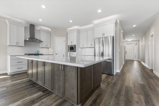 8929 Creekside CIRCLE, Pleasant Prairie, WI 53158