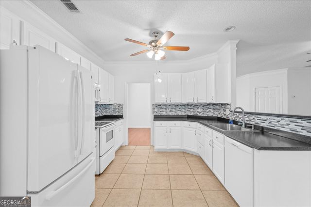 9821 Reflections Dr, Villa Rica, GA 30180