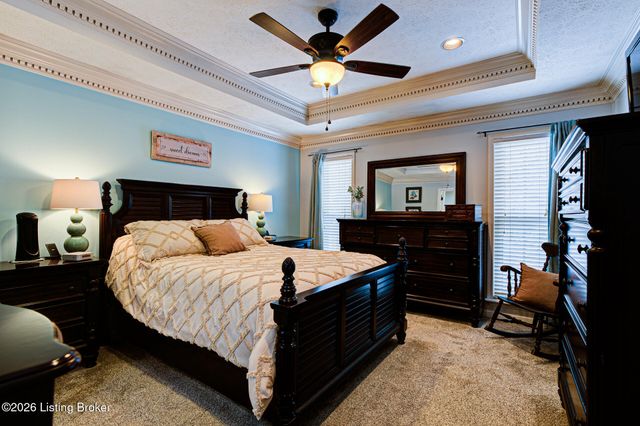 5126 Hunters Point Cir, Louisville, KY 40216