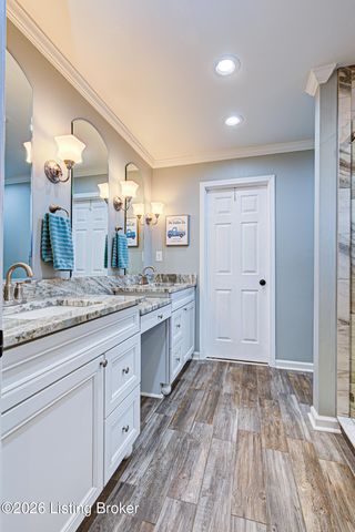 5126 Hunters Point Cir, Louisville, KY 40216