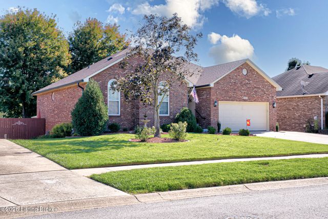 5126 Hunters Point Cir, Louisville, KY 40216
