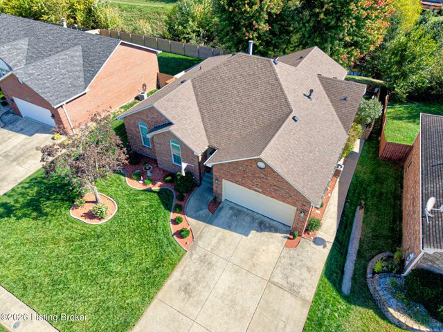 5126 Hunters Point Cir, Louisville, KY 40216