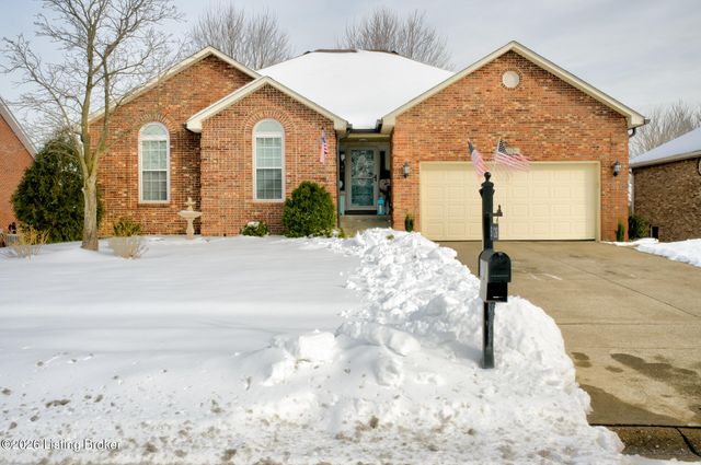 5126 Hunters Point Cir, Louisville, KY 40216