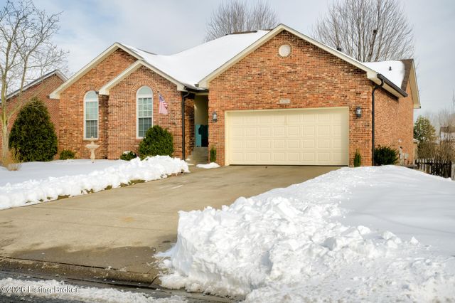 5126 Hunters Point Cir, Louisville, KY 40216