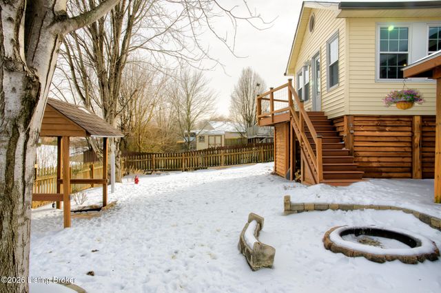 5126 Hunters Point Cir, Louisville, KY 40216