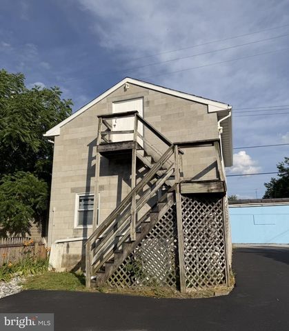 1576 W KING ST, York, PA 17404