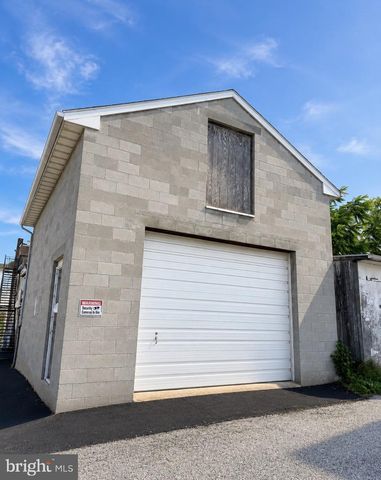 1576 W KING ST, York, PA 17404