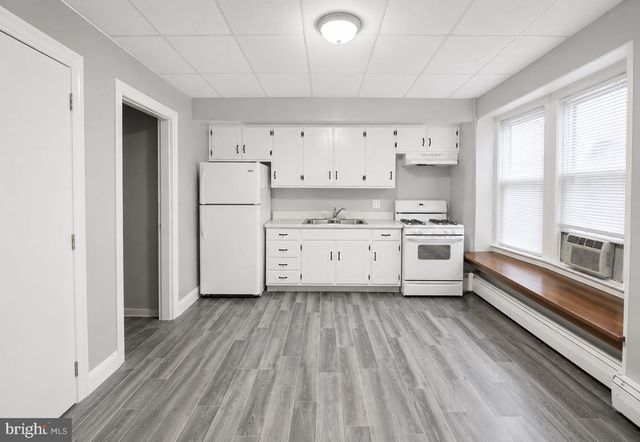 1576 W KING ST, York, PA 17404