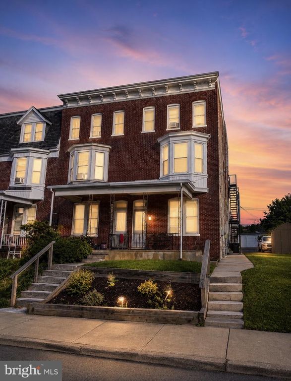 1576 W KING ST, York, PA 17404