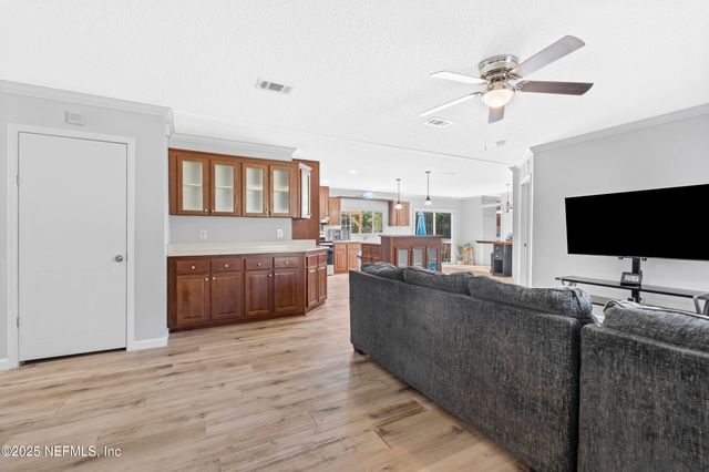 9032 COMMONWEALTH Avenue, Jacksonville, FL 32220