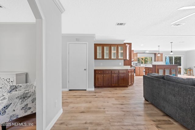 9032 COMMONWEALTH Avenue, Jacksonville, FL 32220