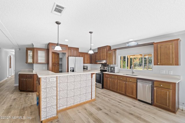 9032 COMMONWEALTH Avenue, Jacksonville, FL 32220