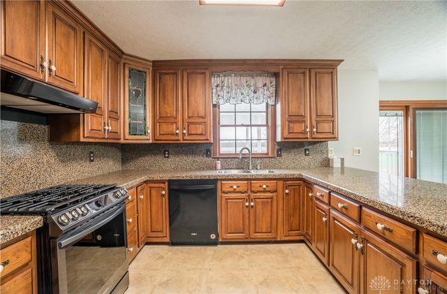 830 Pinehurst Drive, Tipp City, OH 45371