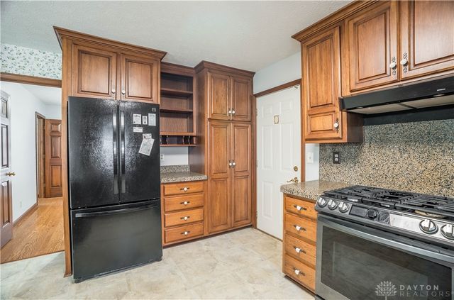 830 Pinehurst Drive, Tipp City, OH 45371