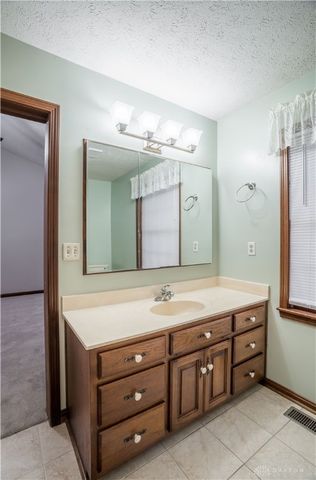 830 Pinehurst Drive, Tipp City, OH 45371