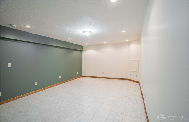 830 Pinehurst Drive, Tipp City, OH 45371