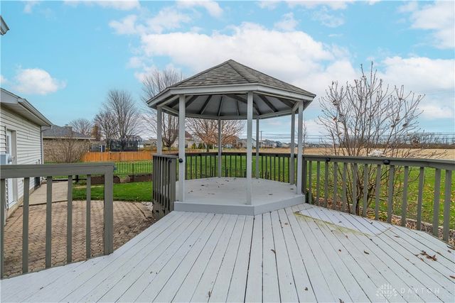 830 Pinehurst Drive, Tipp City, OH 45371