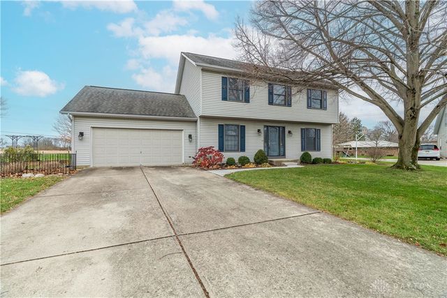 830 Pinehurst Drive, Tipp City, OH 45371