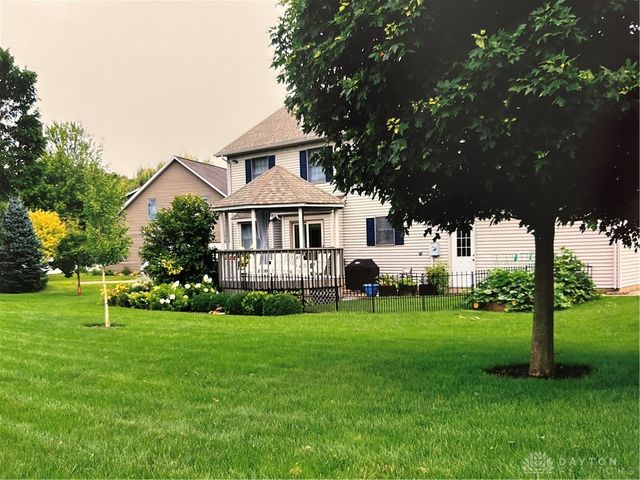 830 Pinehurst Drive, Tipp City, OH 45371