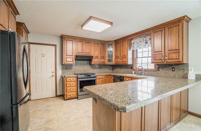 830 Pinehurst Drive, Tipp City, OH 45371