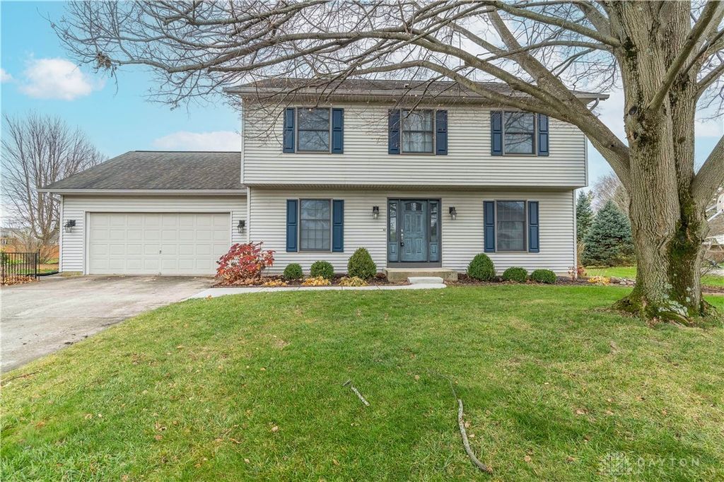 830 Pinehurst Drive, Tipp City, OH 45371