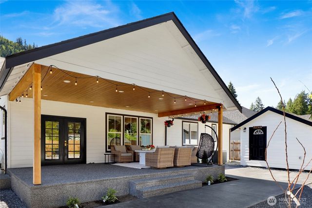 8209 Colfax Court, Maple Falls, WA 98266