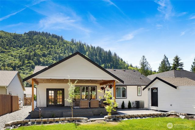 8209 Colfax Court, Maple Falls, WA 98266