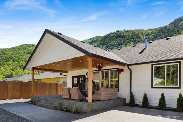 8209 Colfax Court, Maple Falls, WA 98266