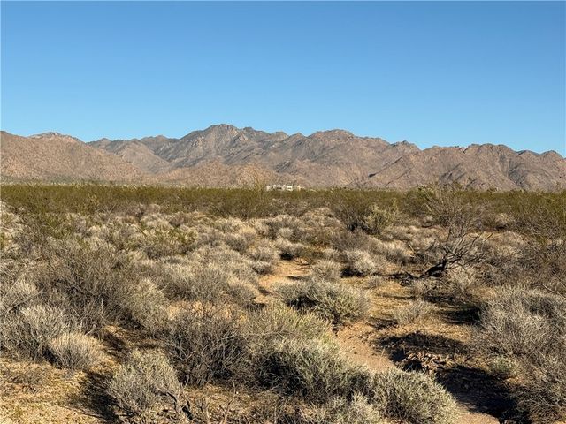 208-26-114 S Red Lake Road, Yucca, AZ 86438