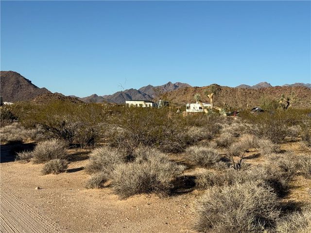 208-26-114 S Red Lake Road, Yucca, AZ 86438